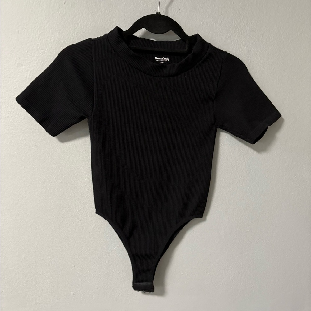 Cotton Candy Ribbed Short Sleeves Stretchy Black Bodysuit. Size Small